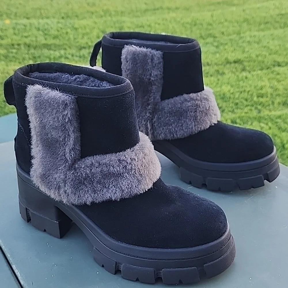 UGG BROOKLYN SUNBURST Boots Size 11 SN 1145710